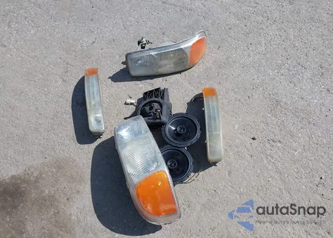 2002 GMC Sierra 1500 Standard z USA, uszkodzony, nr VIN 1GTEC14V22Z900924